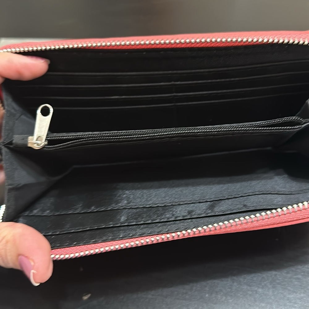 Adorable Tahari pink wristlet! - Picture 5 of 9